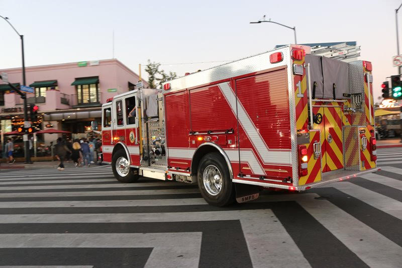 1 Dead After Fire at Rosslyn Hotel on W 5th St